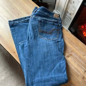Women’s American Eagle jeans.